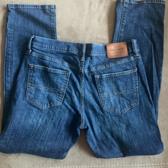 Like New Lucky Brand 33/32 Jeans - Picture 3 of 8